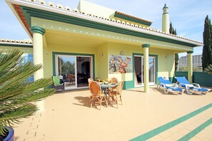 Villa | Outdoor dining