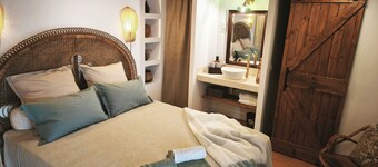 Provencal cabana, shared pool and jacuzzi