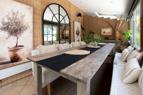 Family house and cottage in Opio. Sleeps 8, walking distance from Valbonne