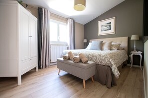 5 chambres, fer et planche à repasser, Wi-Fi, draps fournis