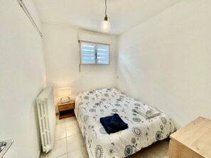 2 bedrooms, desk, iron/ironing board, free WiFi