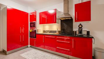 Réfrigérateur, micro-ondes, four, lave-vaisselle