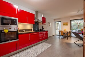 Fridge, microwave, oven, dishwasher