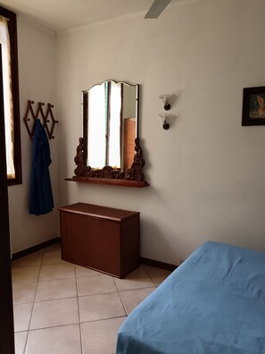 3 Schlafzimmer, Schreibtisch, Bügeleisen/Bügelbrett, WLAN