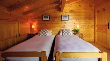 4 bedrooms, WiFi, bed sheets