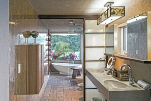 Doccia, asciugacapelli, bidet