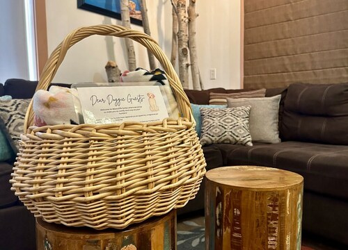 Dog-Friendly Mountain Retreat: Aspen Suite