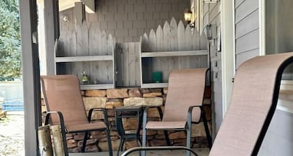 Open concept kitchen/living & dog friendly