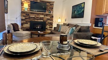 TV, fireplace