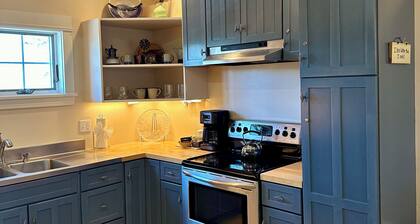 2BR/2BA 2 story house, dog friendly