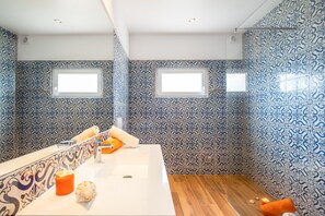 Villa | Bathroom | Bathtub, hair dryer