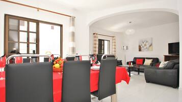 Villa | Dining