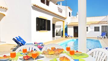 Villa | Outdoor dining