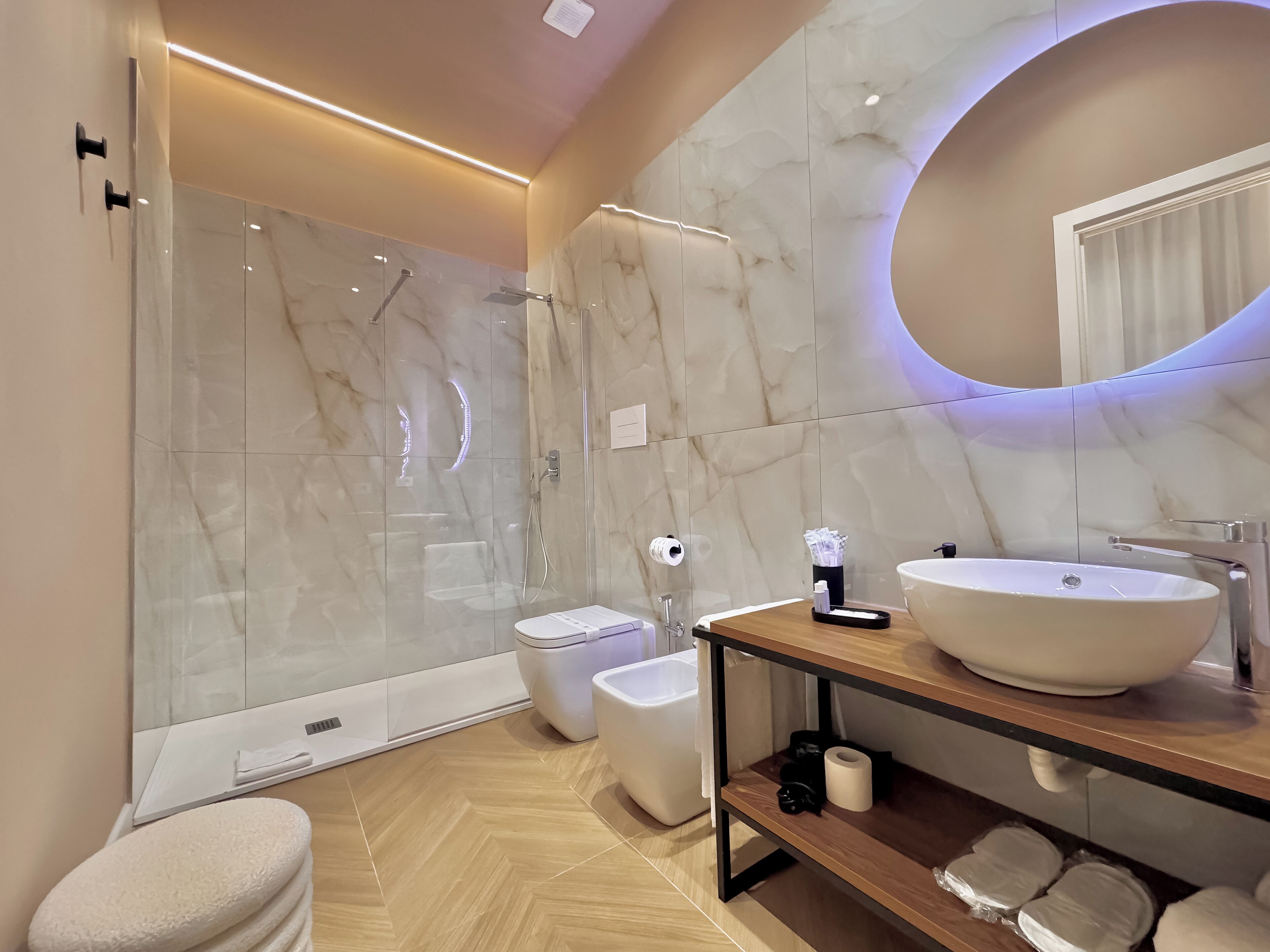 Photo - Toledo LR Collection