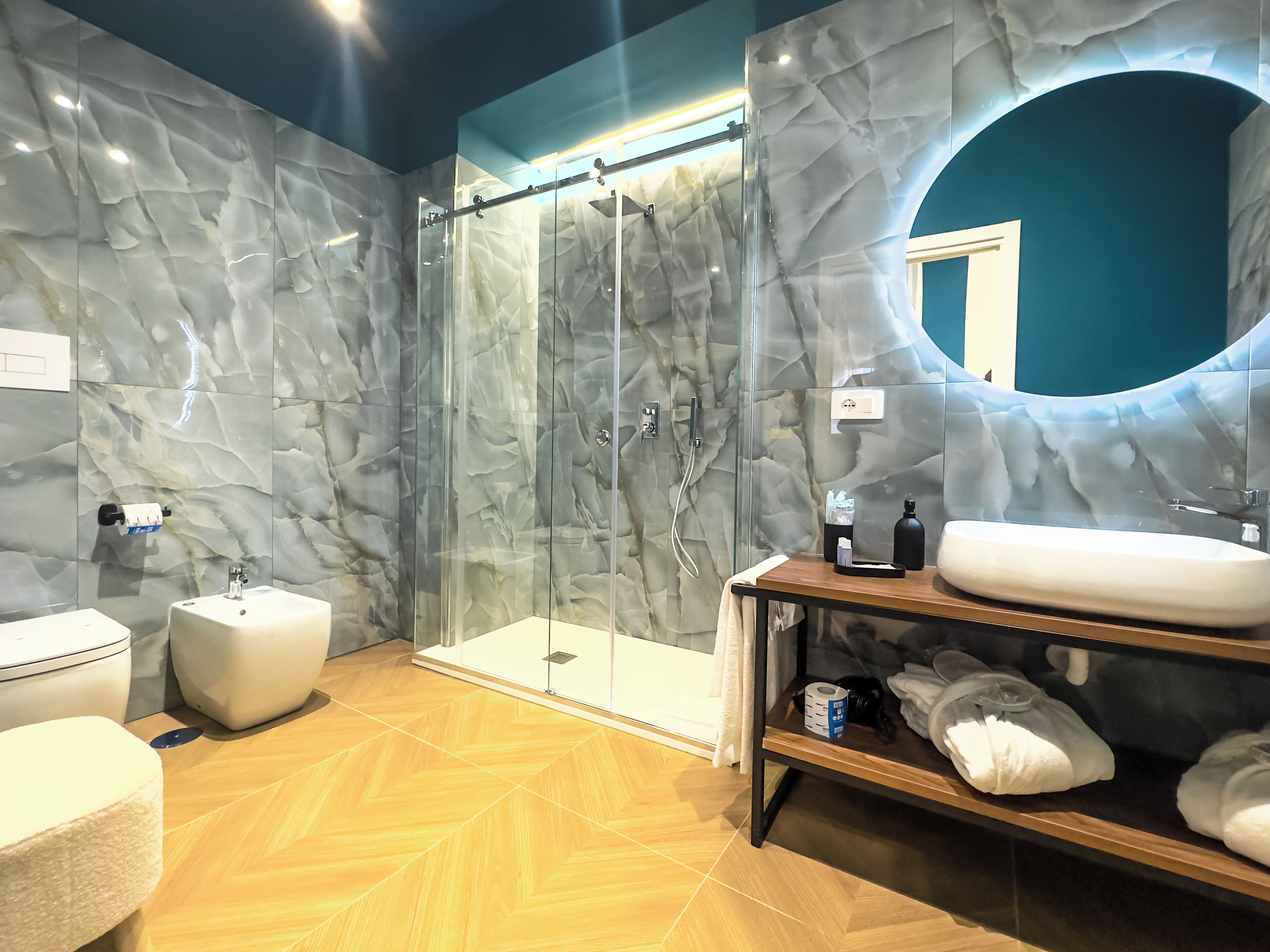 Photo - Toledo LR Collection