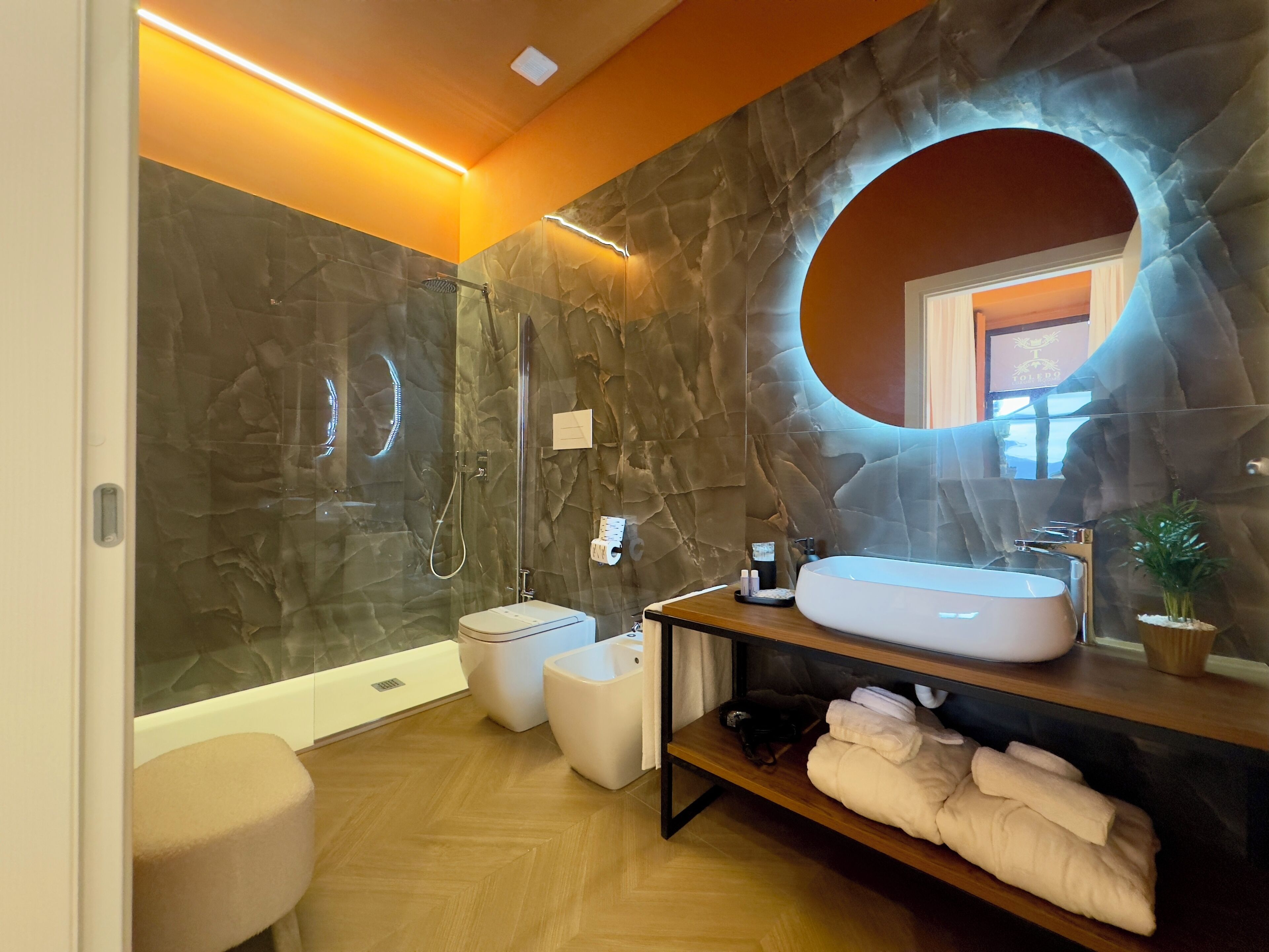 Photo - Toledo LR Collection