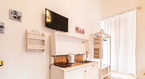 デラックス 4 人部屋 バルコニー シティビュー | 1 室のベッドルーム、防音設備、WiFi (無料)