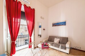Kamar Quadruple Deluks, balkon, pemandangan kota | Kedap suara dan Wi-Fi gratis