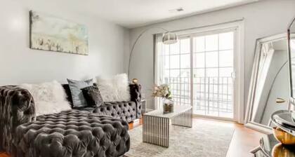 City Getaway: Elegant 3BR 2BA Patio Oasis Near NYC, EWR &
American Dream Mall