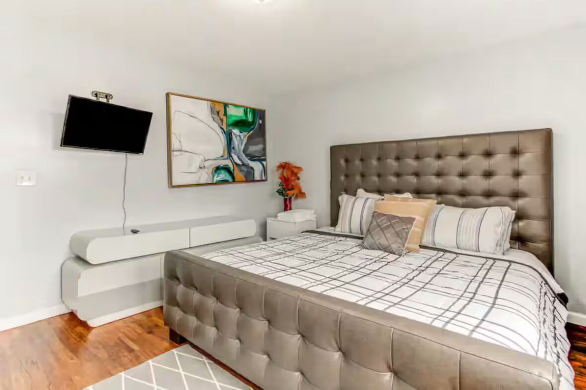 3 slaapkamers, een strijkplank/strijkijzer, gratis wifi, beddengoed