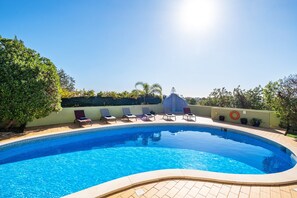 Villa | Basseng | Innendørsbasseng og utendørsbasseng