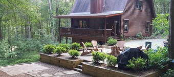 Appalachian Cabin.North Georgia mountains-Firepit and Hot Tub with great views!