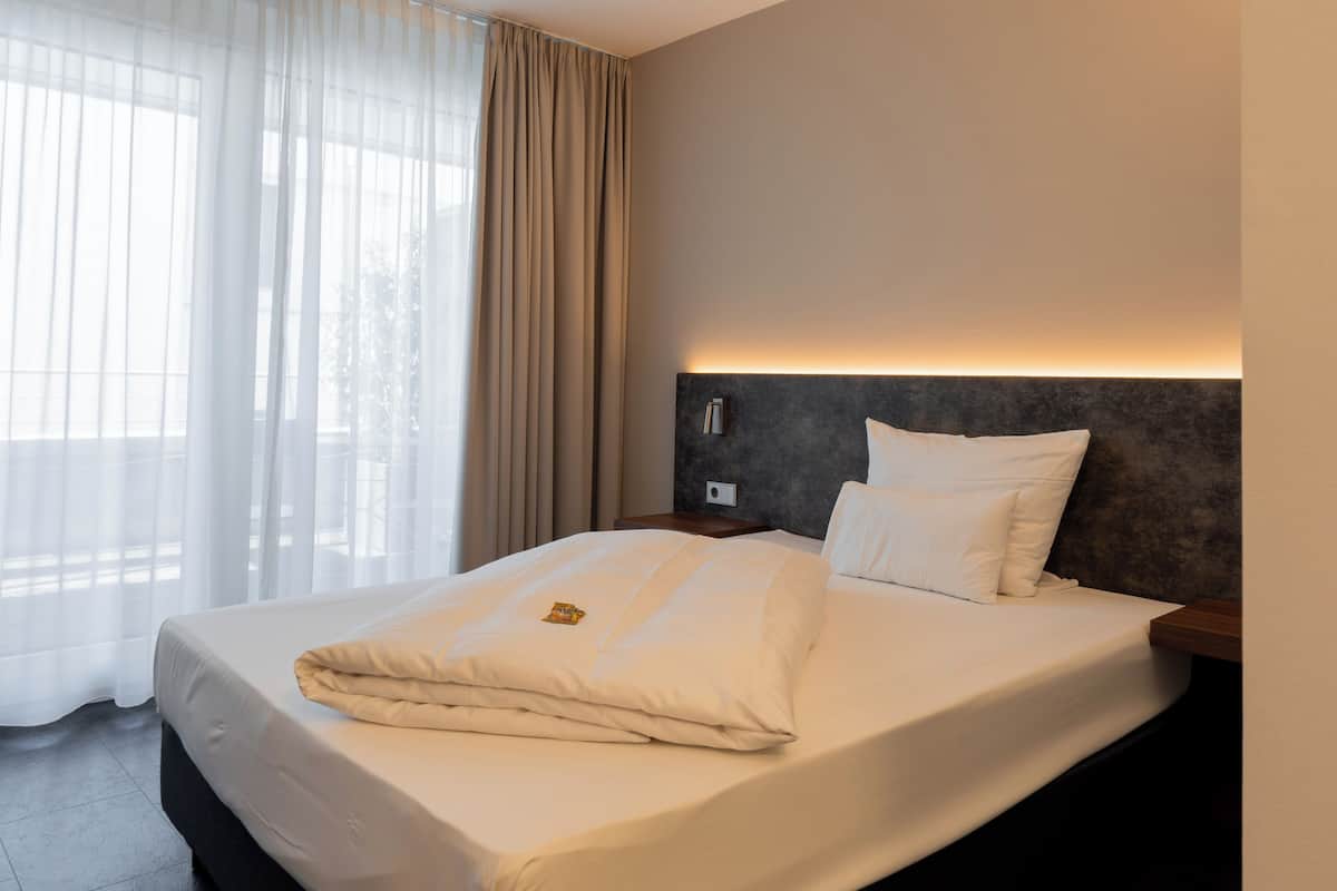 Standard Single Room, Balcony | Desk, WiFi (free)