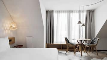 Studio Suite | Premium bedding, in-room safe, iron/ironing board, free WiFi