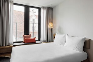 Studio | Sengetøy av topp kvalitet, safe på rommet og strykejern/-brett