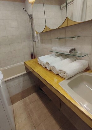 Hair dryer, towels - Charming T3 with terrace in Chamonix (Chamonix-Mont-Blanc)
