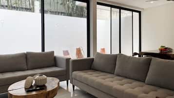 House, 4 Bedrooms | Living area