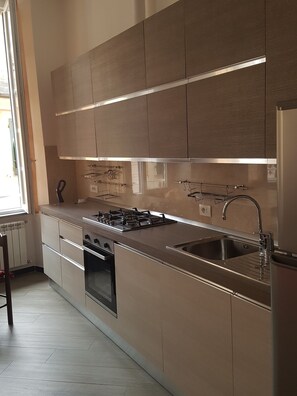 Geladeira, fogão, cooktop, lava-louças