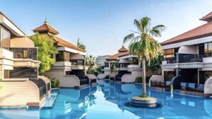 Pool - Private Beach | 1-BHK | Palm Jumeirah | Resort (Dubai)