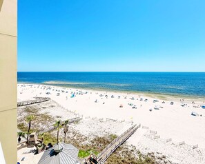 On the beach - Luxe 4BR Beachfront Condo, Insane Gulf Views, Infinity Pool, Indoor Pool/Hot Tub (Orange Beach)