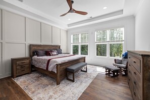 Iron/ironing board, WiFi, bed sheets - ~6,000 Sq Ft / 10-Bed Entertainment Home in NW Raleigh (Raleigh)