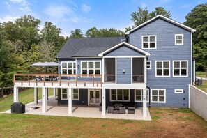 Exterior - ~6,000 Sq Ft / 10-Bed Entertainment Home in NW Raleigh (Raleigh)
