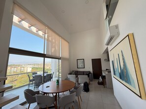 Luxury Penthouse, 3 Bedrooms, Balcony, Garden View | Living area - Penthouse de lujo en Paraíso  (Tezoyuca)