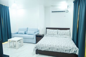 1 bedroom, desk, free WiFi, bed sheets