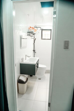 Shower, bidet, towels, soap - Charming Ocean View (Naval)