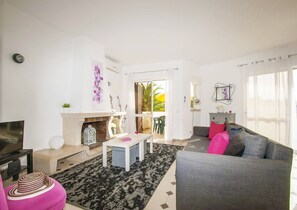 Living area - Apartment in Albufeira Near sea Beach (Albufeira)