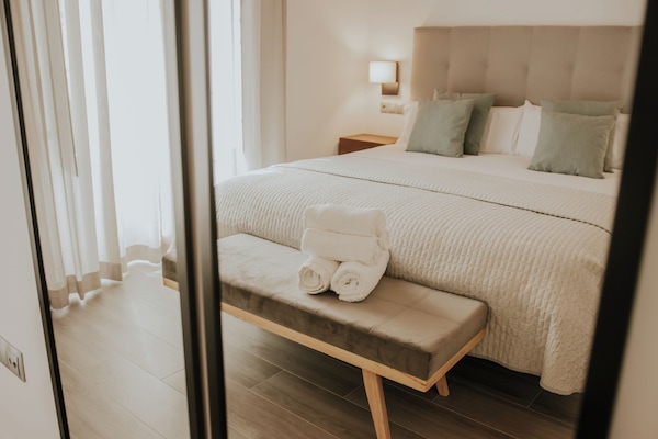 Deluxe apartman, kilátással a városra | Vasaló/vasalódeszka és ingyenes wifi