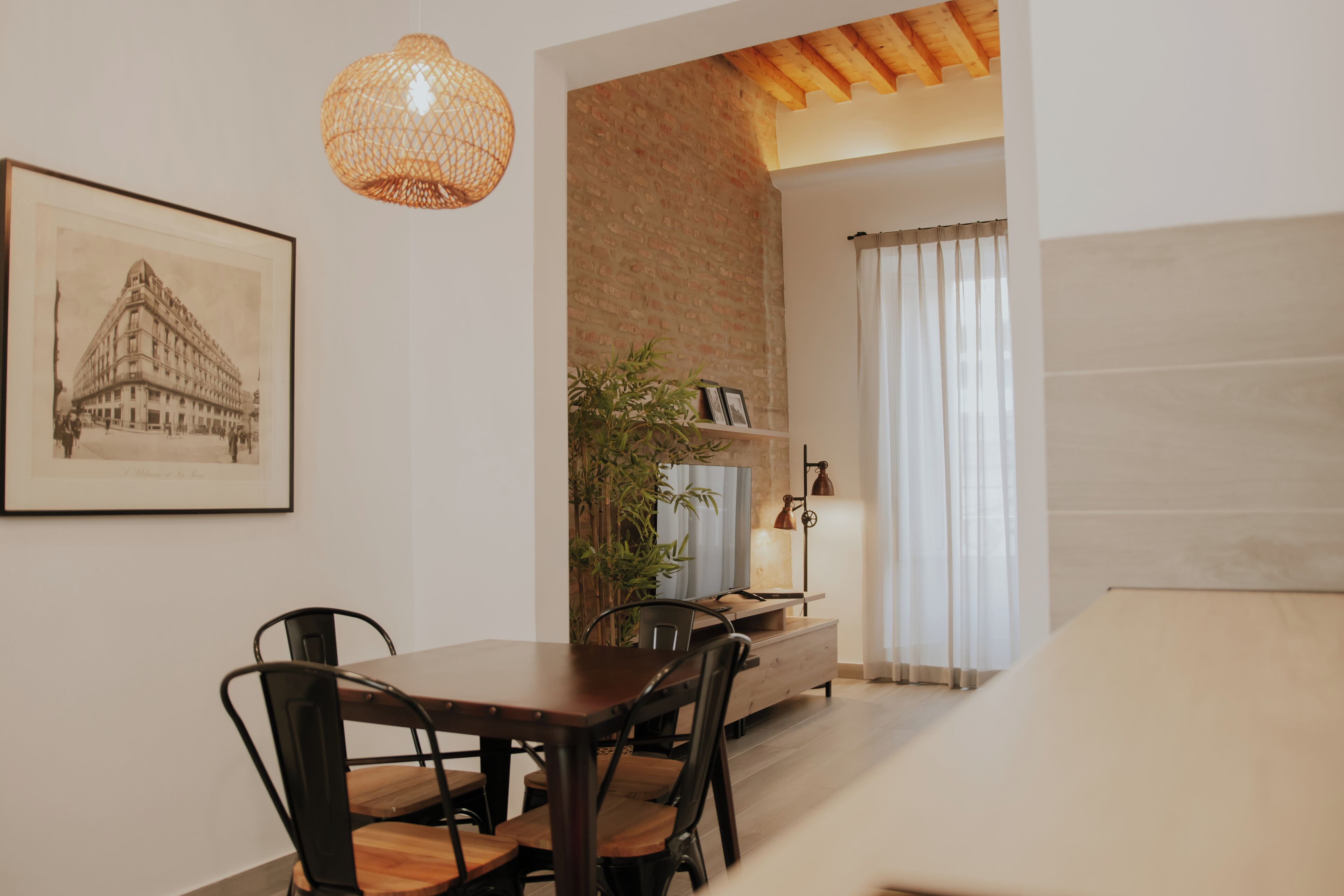 Deluxe Apartment | Living area | Flat-screen TV