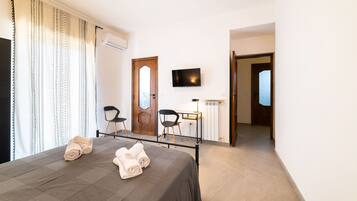 Comfort Double Room, Balcony | 1 bedroom, soundproofing, free WiFi