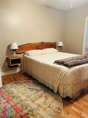 2 Schlafzimmer, Schreibtisch, Bügeleisen/Bügelbrett, Reisekinderbett