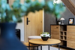 Svit Premium - balkong - utsikt mot staden | Select Comfort-madrasser, minibar och värdeförvaringsskåp på rummet