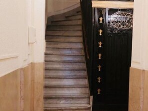 Interior - Elegant & Historic Stay | 1 Block from the Obelisk (Ciudad Autónoma de Buenos Aires)