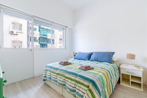 2 chambres, fer et planche à repasser, Wi-Fi, draps fournis