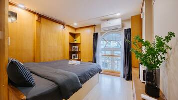 2 bedrooms, iron/ironing board, WiFi