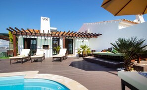 Vil·la | Piscina | Piscina coberta i piscina a l'aire lliure 