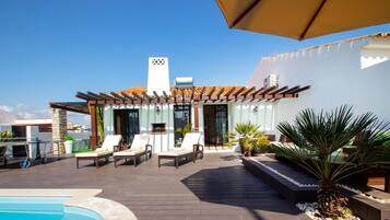 Villa | Terrace/patio